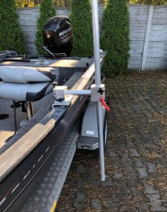 Uchwyt do przetwornika echosondy 