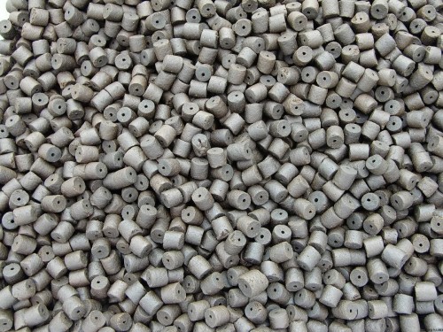 PELLET Z OTWOREM 18 mm HALIBUT1 kg  WWW.ROB-TAR.PL