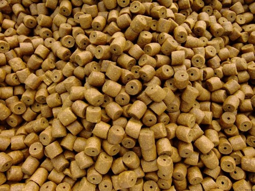 PELLET Z OTWOREM 18 mm WANILIA  1 kg  WWW.ROB-TAR.PL