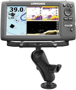 UCHWYT DO ECHOSOND ORAZ CHARTPLOTTER’ÓW GPS GARMIN, HUMMINBIRD & LOWRANCE MONTOWANY DO PŁASKIEJ POWIERZCHNI